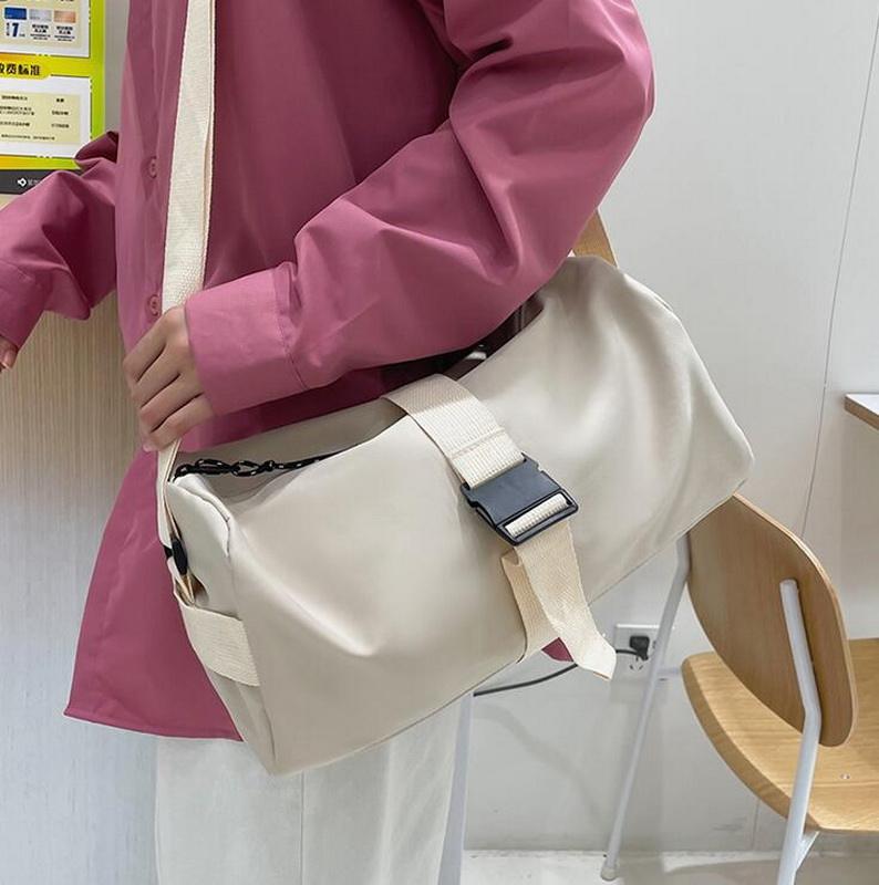 Günstige Mädchen-Sport-Fitness-Fitness-Seesäcke tonnenförmige Canvas Weekender Reisetasche für die Nacht mit Schultergurt